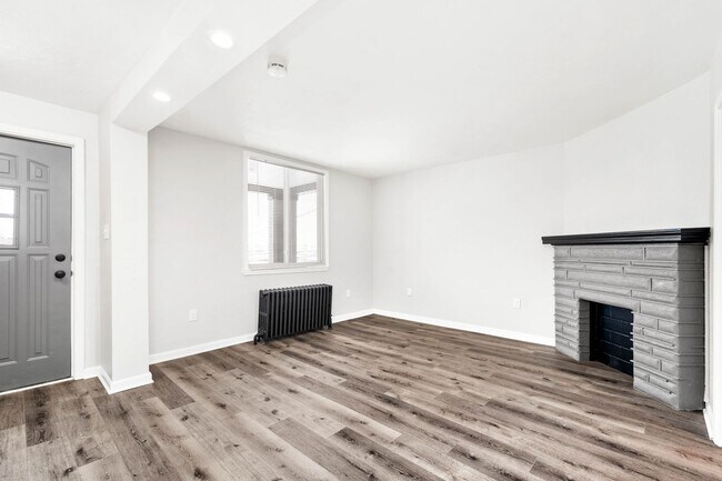 Foto del edificio - SCORE 50% OFF 1ST MONTH'S RENT IF SIGNED BY JUNE 19! Beautiful 3 bedroom home in Pittsburgh avail...