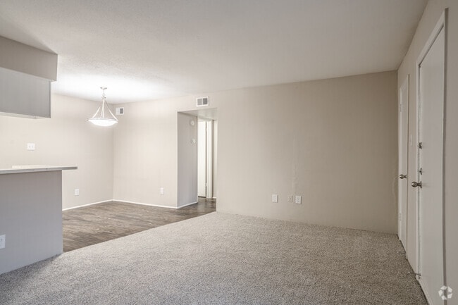 1 habitación, 1 baño, 668 pies cuadrados - Heights 2121