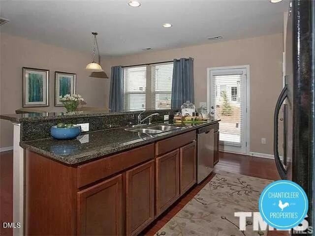 Building Photo - 123 Phantom Ln