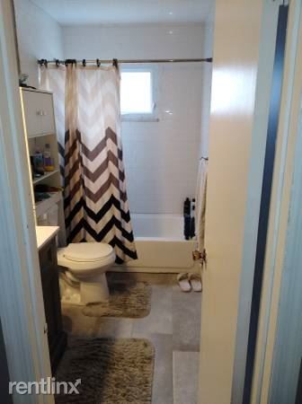 Building Photo - 3 br, 1.5 bath House - 111 Chrystal Dr