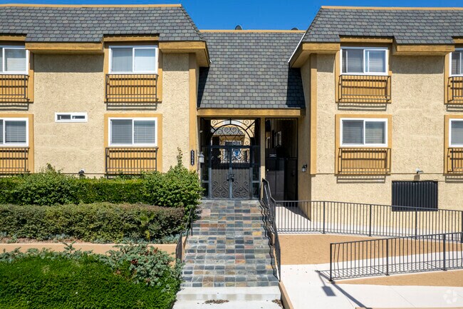 5224 Denny Ave - Magnolia Arts Hoa