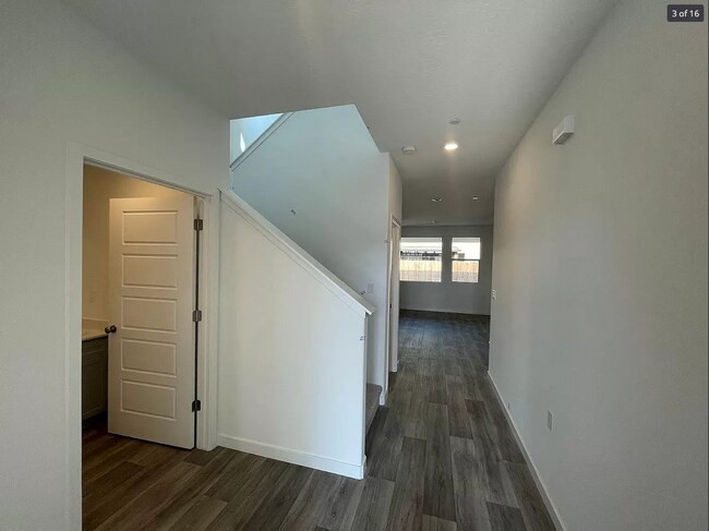Building Photo - 4288 Buckingham Ave
