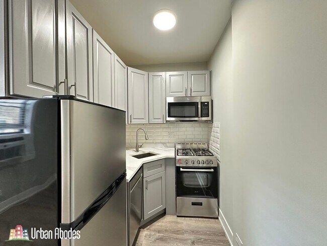 Building Photo - 501 W Belmont Ave