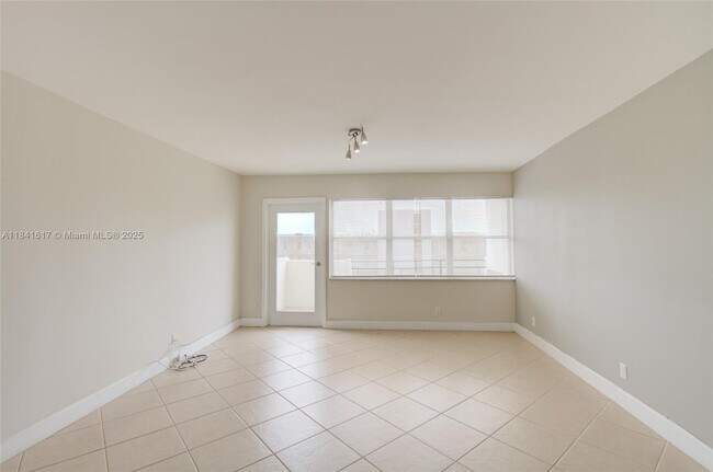 Building Photo - 401 Golden Isles Dr