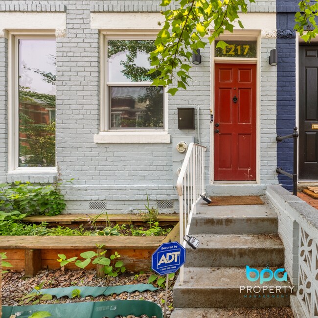 Building Photo - 1217 Duncan Pl NE