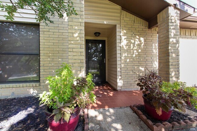 Foto del edificio - 16031 Windom Dr