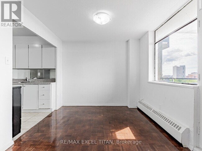 Photo du bâtiment - 2255 Weston Rd
