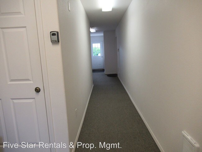 Foto del edificio - 17 Diane Rd