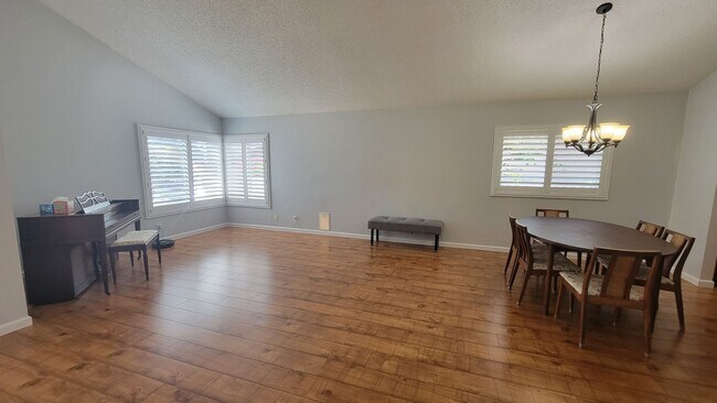 Foto del edificio - 4 bedrooms and 2.5 bathrooms House in Ranc...