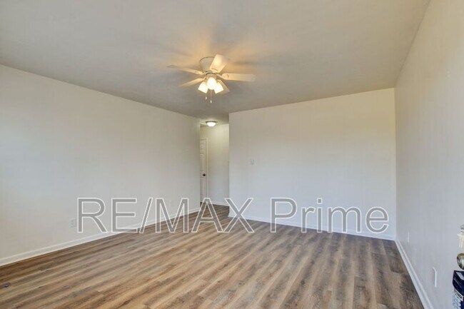 Foto del edificio - 936-938 Schumann Dr