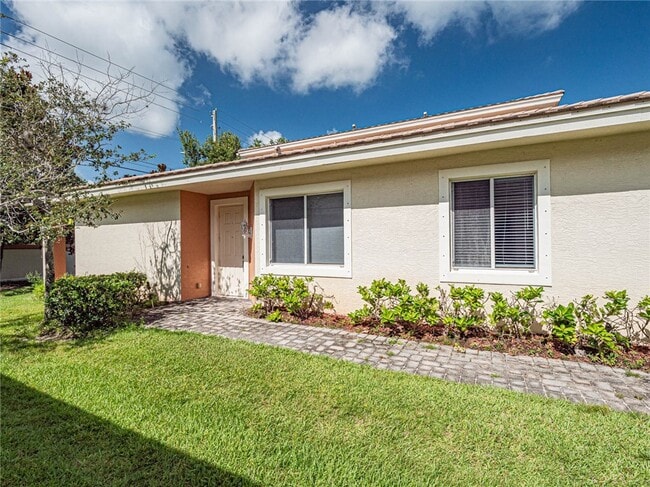 Building Photo - 2529 Langrove Ln SW