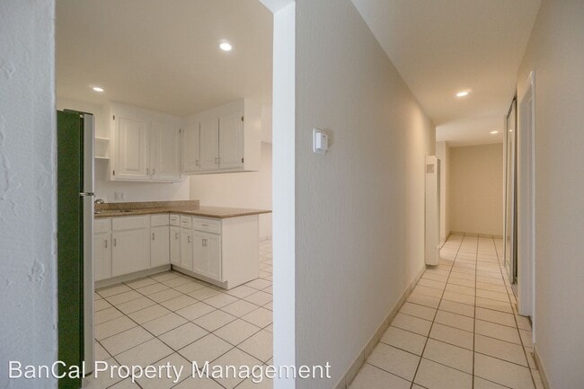 Building Photo - 671 Villa St