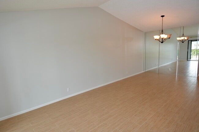 Building Photo - 15451  Pembridge Drive 225 Delray Beach Fl...
