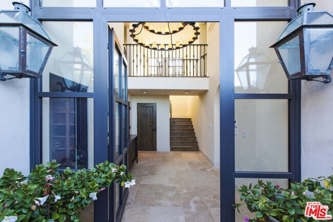 Foto del edificio - 27368 Escondido Beach Rd