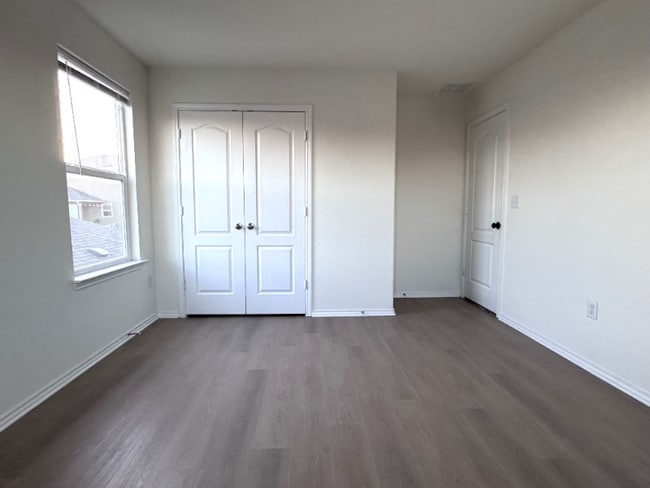 Foto del edificio - 7700 House Finch Dr