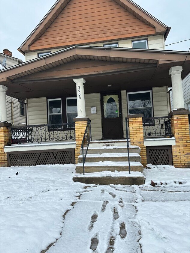 Primary Photo - Brooklyn 4-Bed Single-Family - Available Now