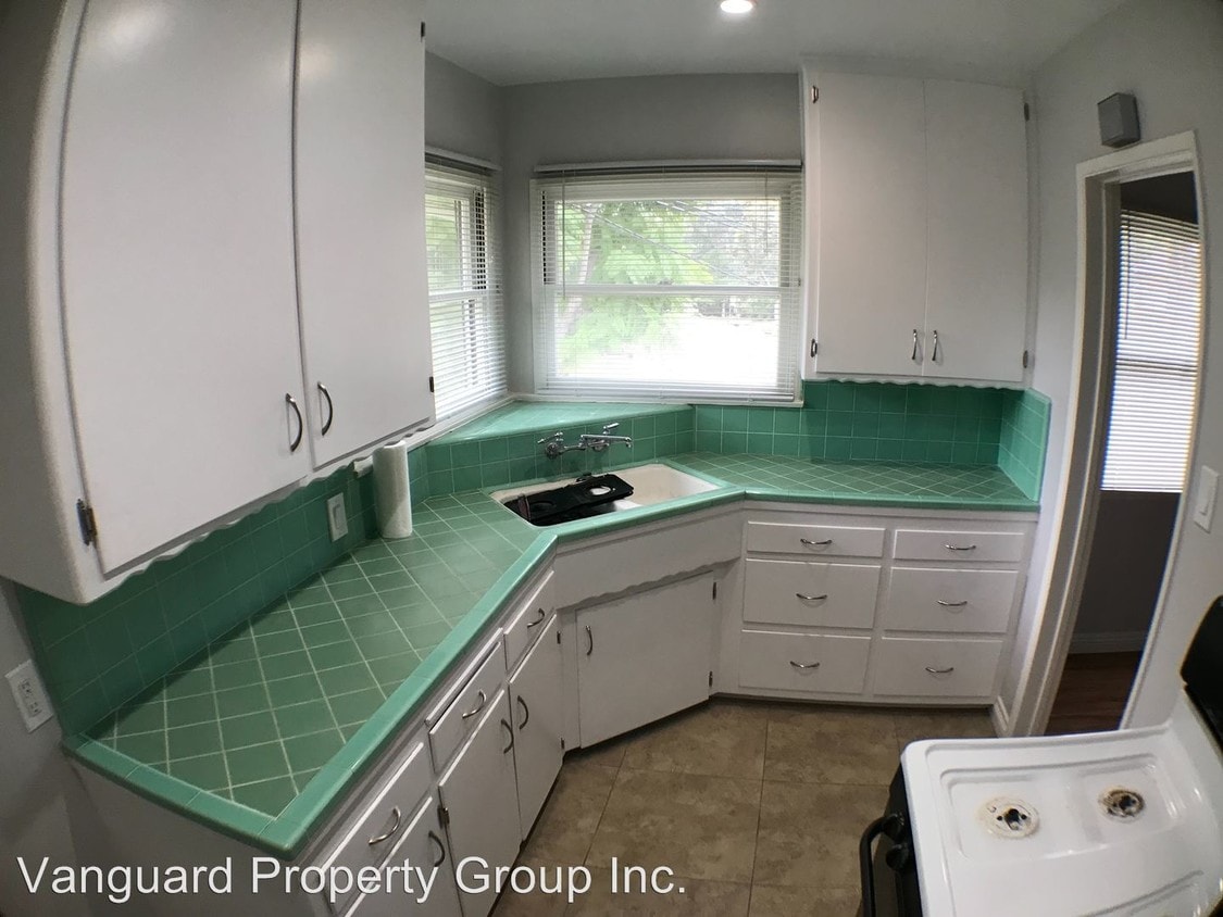 Building Photo - 1701 N Peppertree Ln