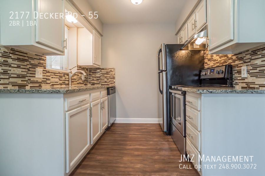 Primary Photo - BEAUTIFUL UPDATED APARTMENT IN WALLED LAKE...