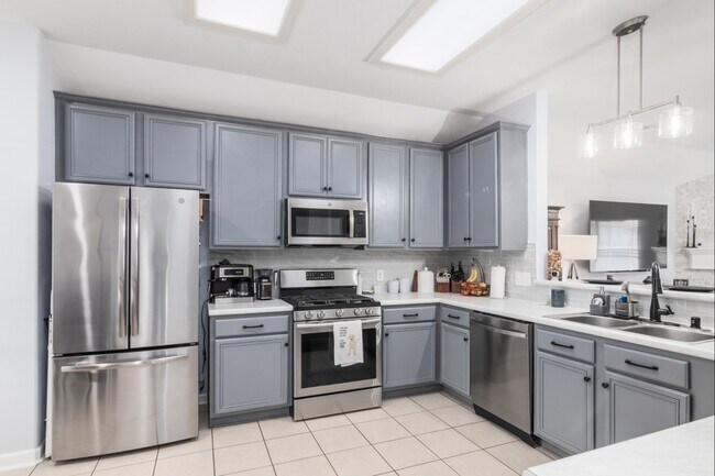 Foto del edificio - 4301 Twin Lakes Tr