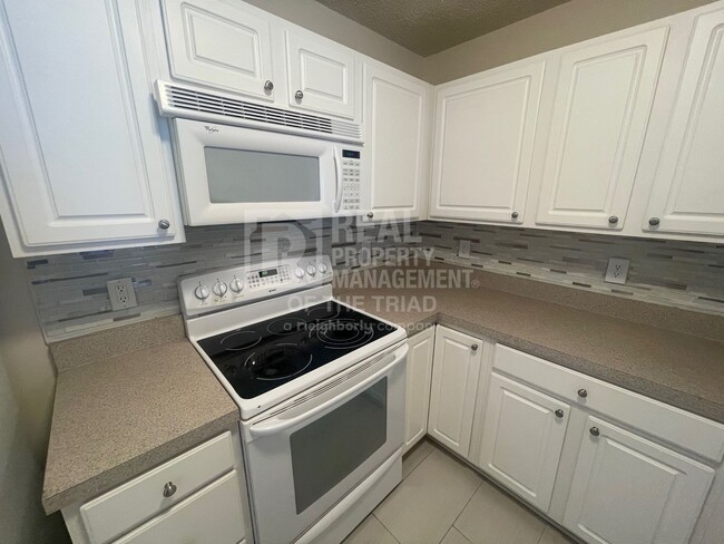 Foto del edificio - *Move In Special* 2 Bedroom, 2 Bath Condo ...