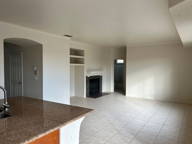 Building Photo - Amazing Floor Plan with 5 Bedrooms!