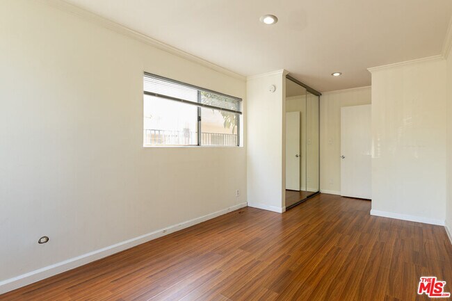 Foto del edificio - 1233 Barry Ave