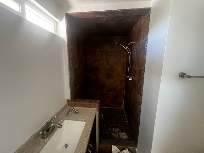 Building Photo - For Rent – Updated 3 Bedroom, 2 Bath Home ...