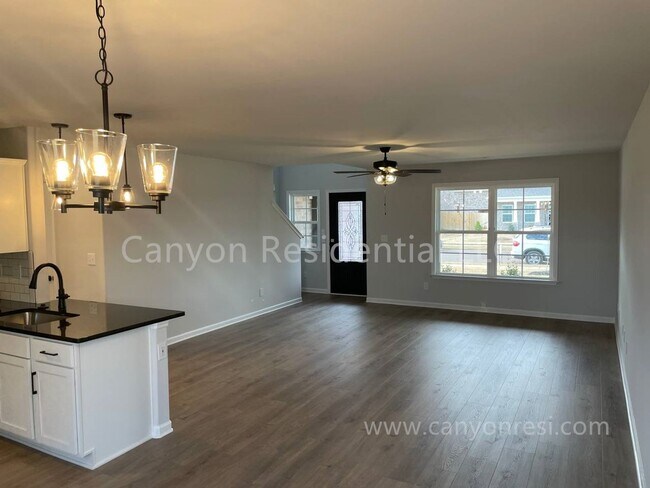 Foto del edificio - Recently Renovated!!Beautiful 4BR home.