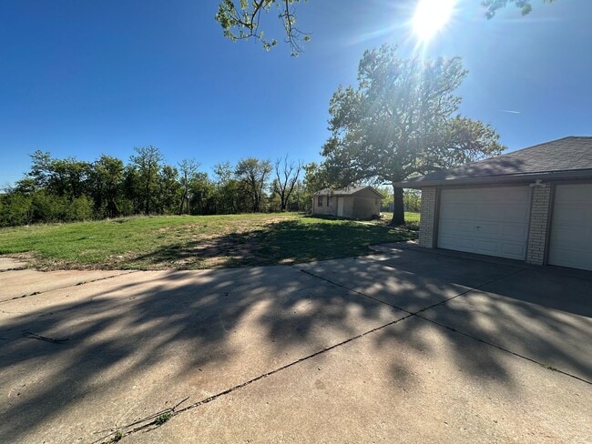 Photo - 3 Bed, 2.5 Bath, 2 Car Garage on 15 acres House