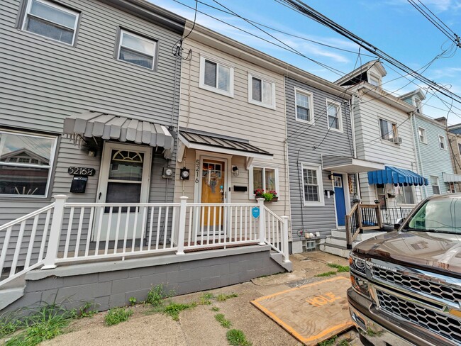 Building Photo - Luxury Updated Home - Lawrenceville