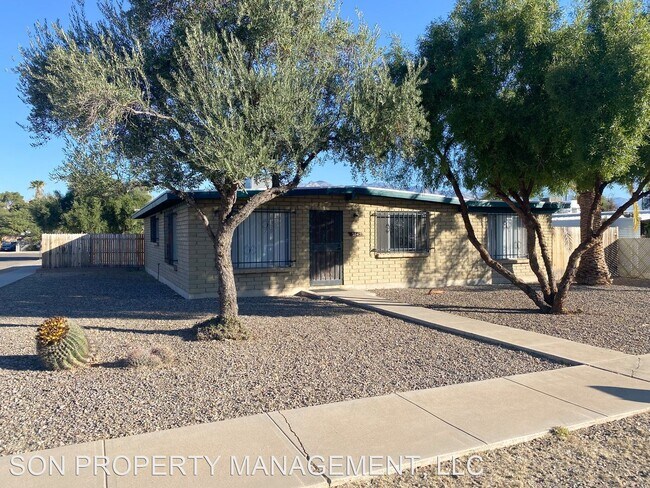 Building Photo - 3 br, 2 bath House - 2845 E. Presidio Rd