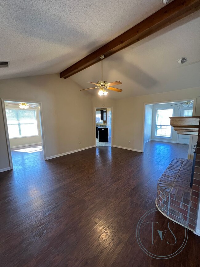 Building Photo - 2020 Weybridge Ct