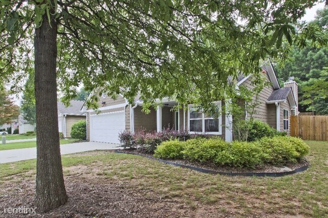 Building Photo - 3 br, 2 bath House - 462 Walnut Woods Dr