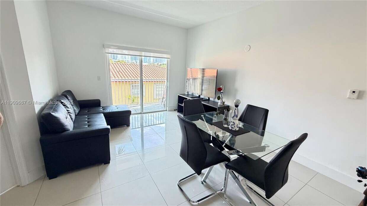 Foto principal - 695 SW 11th St