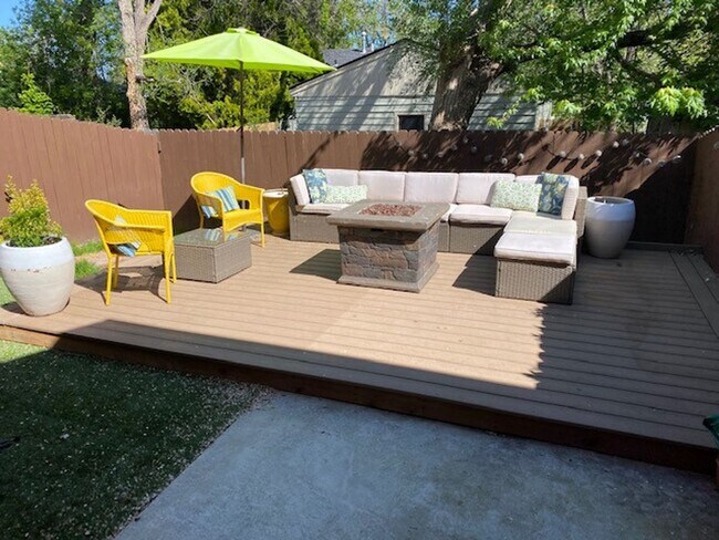 Building Photo - Beautiful 3-Bedroom Townhome in Southeast ...