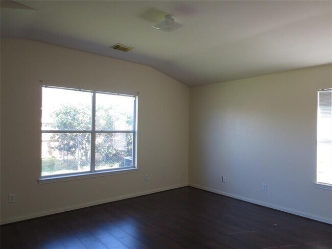 Foto del edificio - 5230 Meadow Canyon Dr