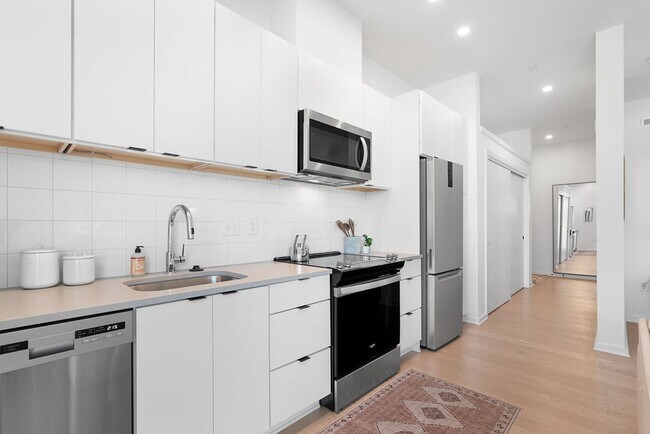 Building Photo - Modern downtown condo with premium finishes, private balcony & parking space.