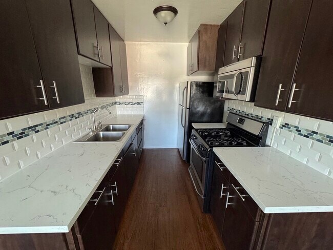 Foto del edificio - 1138 S Corning St