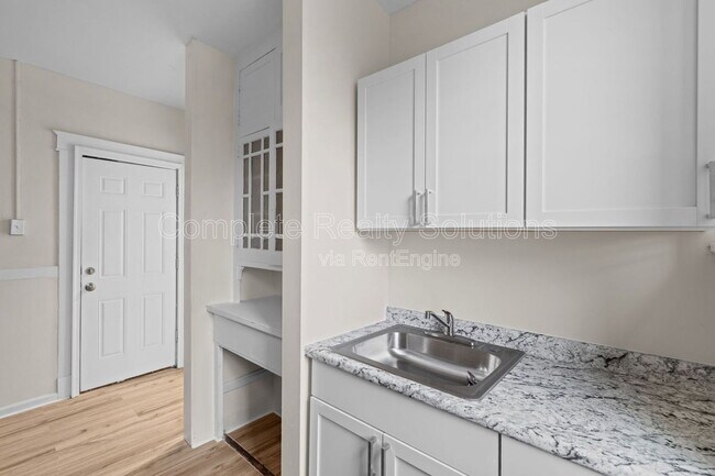 Foto del edificio - 4301 S 38th St