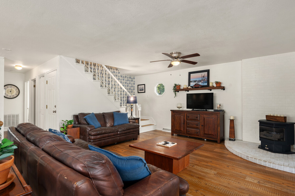 Primary Photo - 50204 Snug Harbor Dr