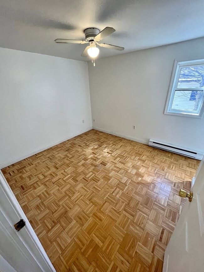 Building Photo - 329 Victoria St