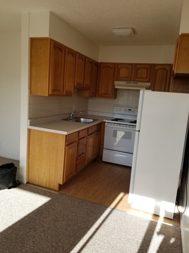 Kitchen - 104 Broad St