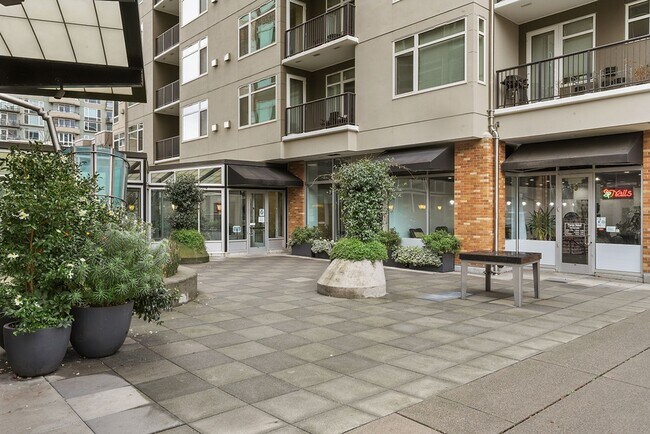 Foto del edificio - Amazing Views & All the Amenities at The Ellington w/Parking! $2650