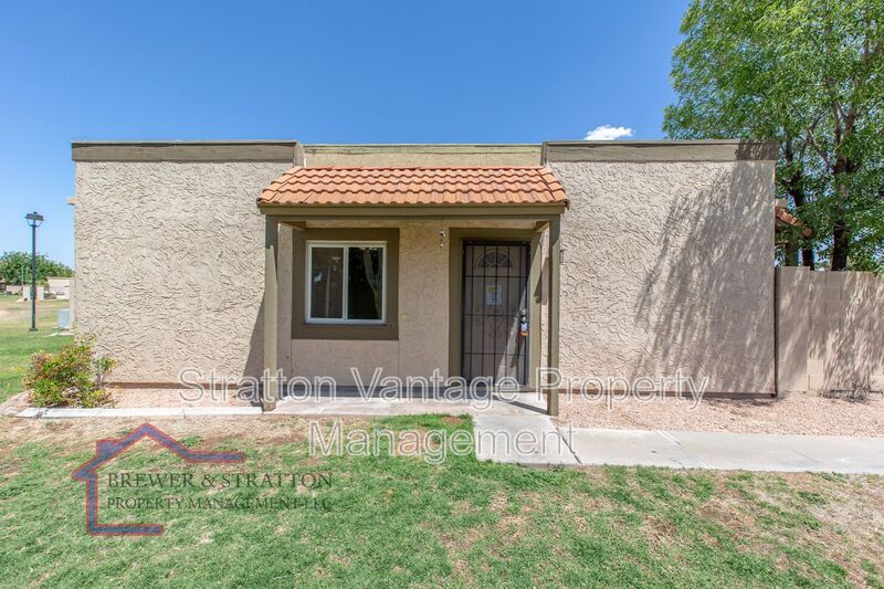 Primary Photo - 952 E Diamond Dr