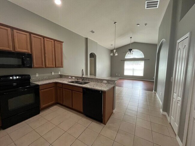 Building Photo - 9009 Oak Commons Way