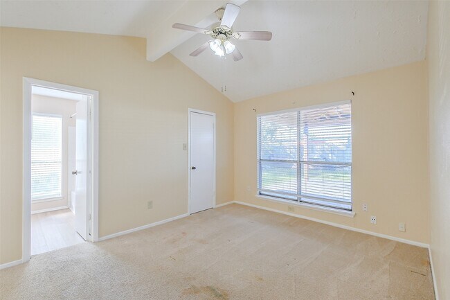 Foto del edificio - 3738 Quiet Pl Dr