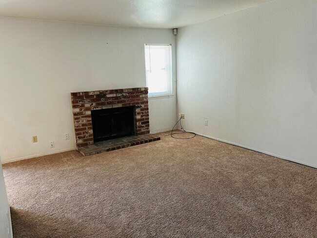 Building Photo - Cute 2 Bedroom Condo