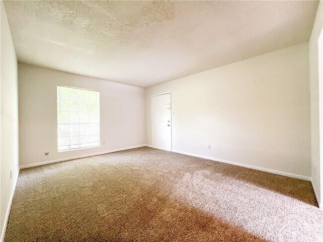 Building Photo - 5755 Overlook Rd