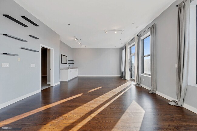 Foto del edificio - 2 S Leavitt St