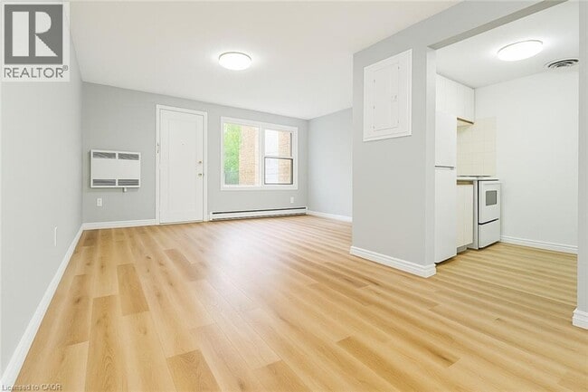 Photo du bâtiment - 1200 Courtland Ave E